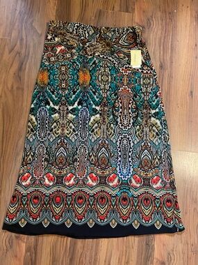 NWT Eci New York Maxi Skirt Women’s
Multicolor Pull On Batik Elastic Waist XL
